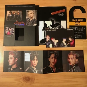 stray kids - säljer stray kids album ”in life” 😁 allt ingår och är så gott som orört +frakt 👍 (såld) 