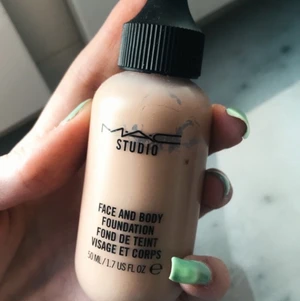 MAC face and body foundation  - Färgen C5. Endast testad. Skickas spårbart.