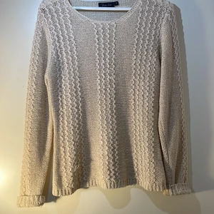 Pina lia - En tröja som ger major beachy vibes jätte fin inför sommaren. Storlek s sitter fint. Är i fint skick och vintage 