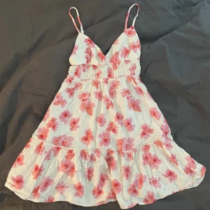 Klänning  - Super söt klänning från bull & bear 