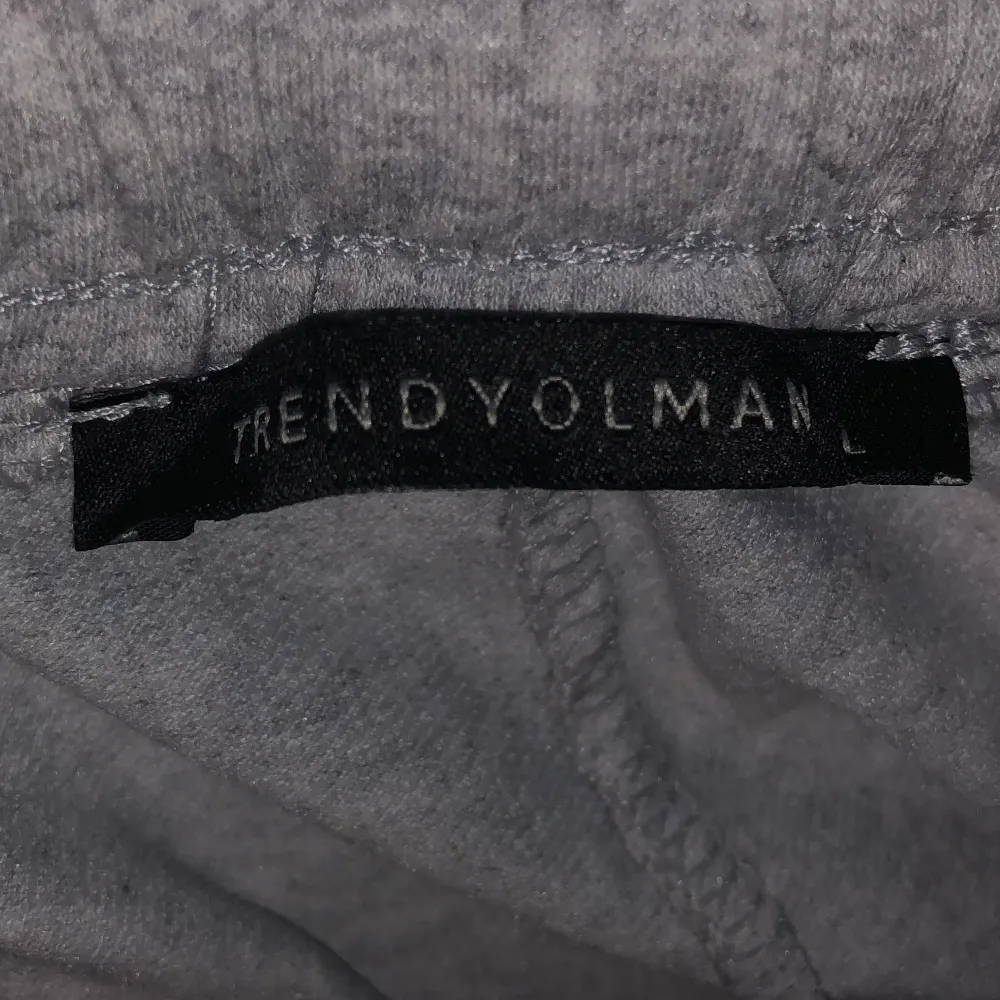 Jätte sköna baggy sweatpants köpta ifrån Zalando, obs dem är lite mer åt det feminina hållet i passformen 👍. Jeans & Byxor.