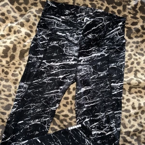 Nya träningstights - Helt nya, oanvända träningstights som är skitsnygga! 