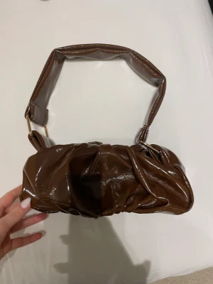 Väska - Så snygg väska fårn asos. Köpte för 249kr! Frakt tillkommer 