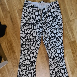 Utsvändga byxor - Köpt från asos