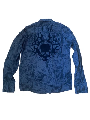 Skull shirt - Den är svart och grå 