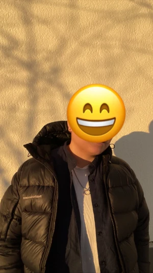 Peak performance jacka L storlek - Det är bra skick. Det är jacka som inte till användning lägre. Jag har använda bara en gång när vintern säsongen och sen jag blivit tjockare.  Vi kan prata med priset!! 