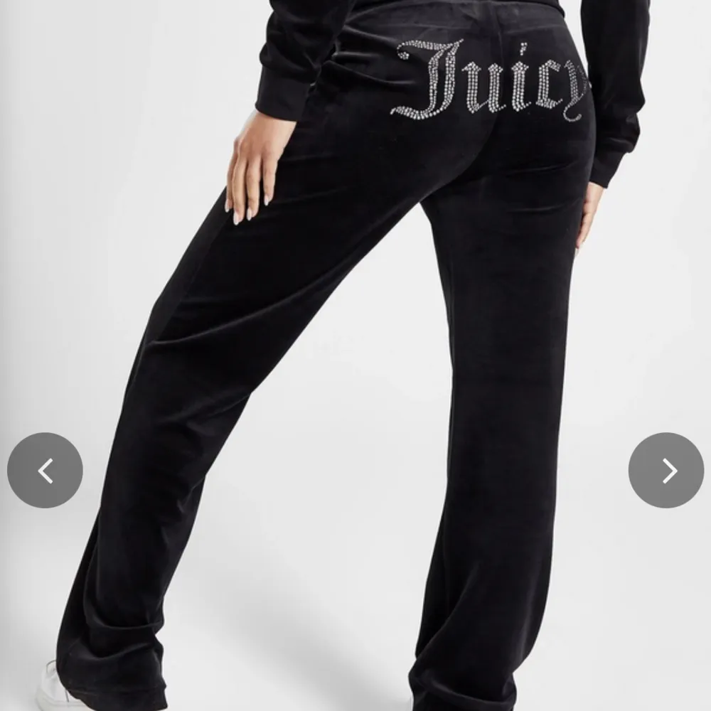 Svarta juicy couture byxor. Jeans & Byxor.