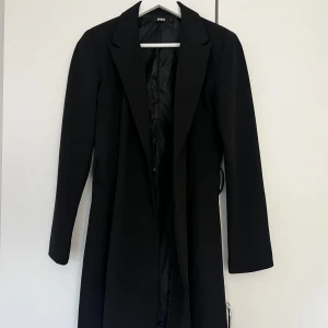 Kavaj & Blazers  - Super fin blazer knappt använd, fårn Bik Bok, funkar xs/s. Bara och skriva om ni undrar något💕