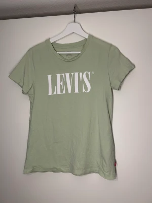 Levis t-shirt - Fin t-shirt, knappt använd Fint skick