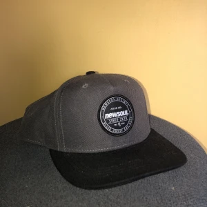 NEWSOUL - New soul keps Knäppe bak Nyskick 