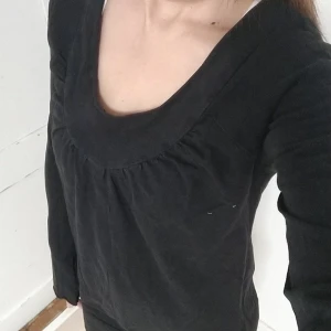 Svart klänning loose fit - En svart loose fit klänning i bra använd skick. Passar både 36 och 34.