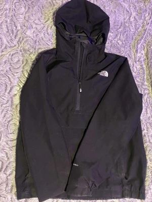 The North face jacka - The north face jacka sällan använd bra skick, står imot vind bra