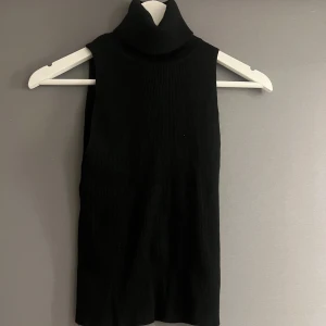 Stickat linne med polokrage! - Stickat linne med polokrage från Ginatricot i storlek S. 