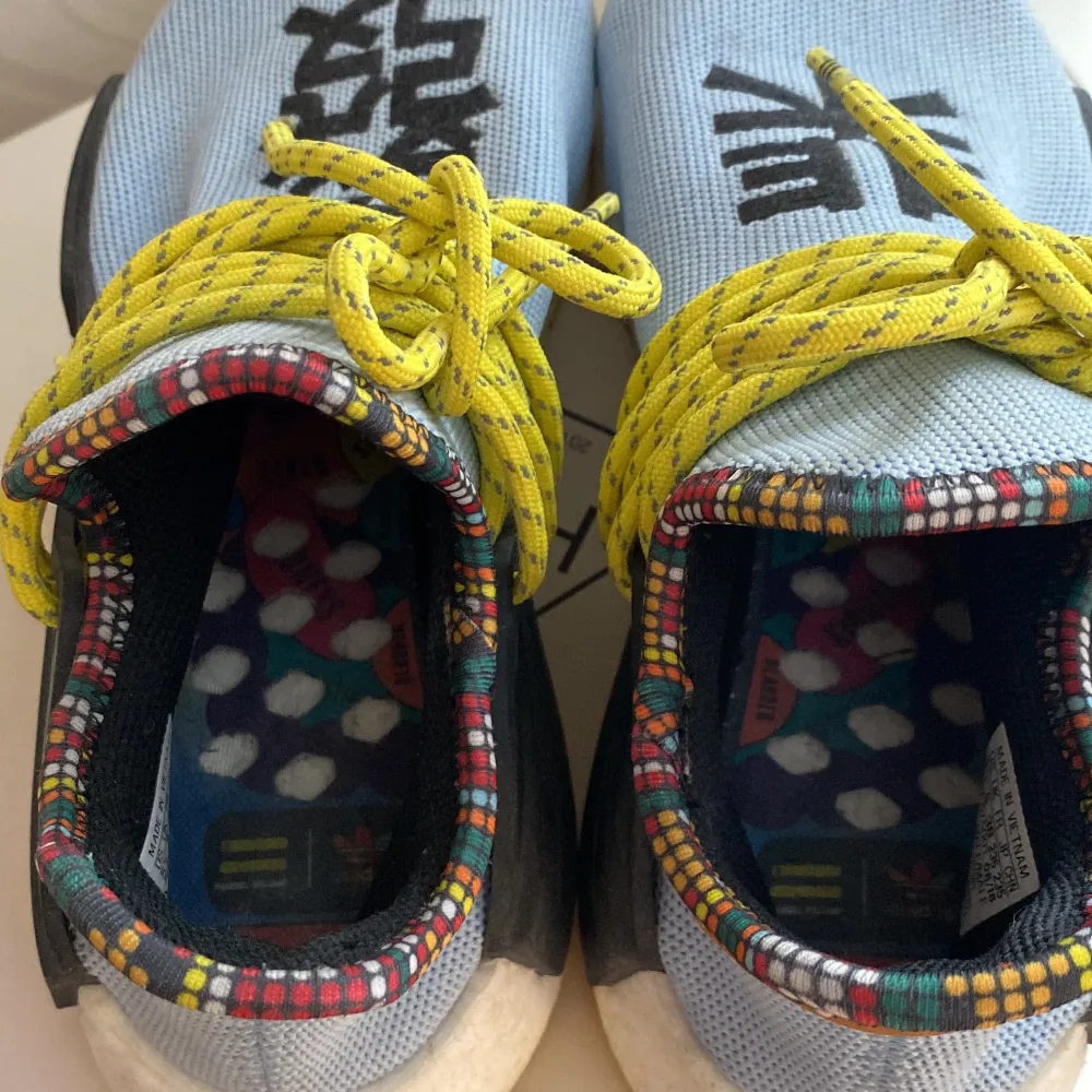 adidas human race nmd som jag säljer pga för små.. Skor.