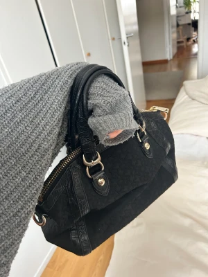 Väska - Superfin väska som är ny från sellpy, har redan så många så denna kommer inte till användning❤️