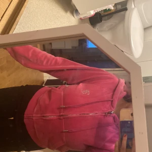 Mörk rosa jusey tröja - Mörk rosa jusey tröja , jätte fint skick, får ingen användning här