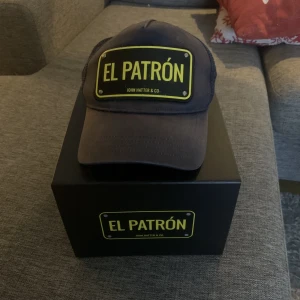 400kr - Har använt mycket den kostade 999kr johnhatter keps el patron