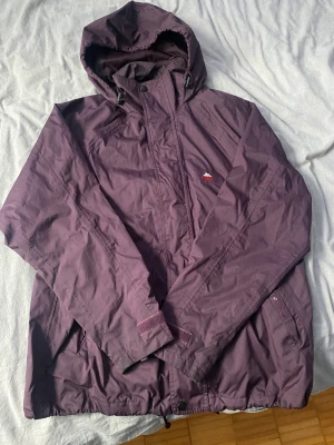 Mckinley windbreaker - Säljer en windbreaker i jättebra skick.
