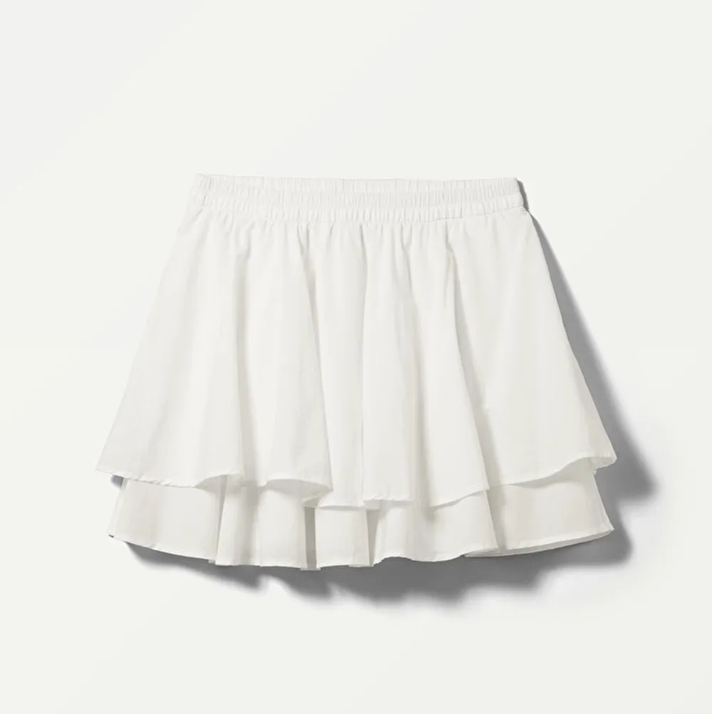 Säljer denna kjol ifrån weekday som är helt slutsåld. Säljer pga att det inte är min stil och den kommer inte till användning. Jätte fint skick. Den är som ny. Använd ca 2-3 gånger. Inga fläckar! Nypris är 350 kr.. Kjolar.