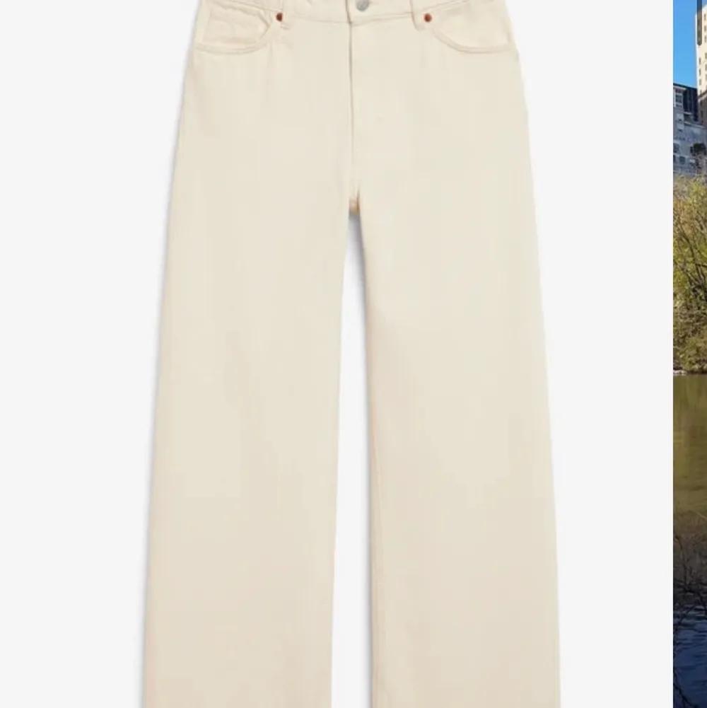 Säljer alla dessa 3 jeans i strl 24 från monki, om du vill köpa mer en ett par kan det bli något sorts av paketpris!😌 Skriv om du har några funderingar  115kr/st. Jeans & Byxor.