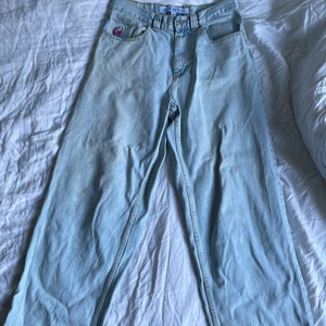 Big boys size S 8/10 condition  - Ljusa big boys i storlek S. lite använde men väldigt bra skick. Kan möttas i stockholm 