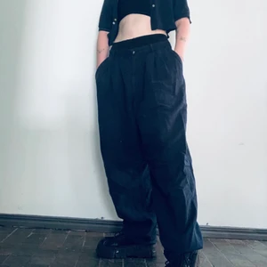 skater pants  - snygga byxor i skönt luftigt matrial men matchande mini tröja bycksorna kostar 135 försig o 150 med tröjan