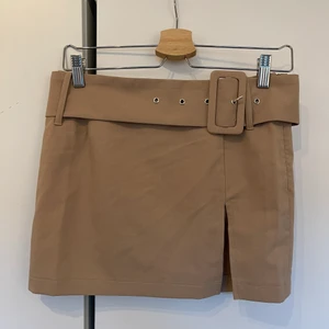 Kjol med slits  - Helt ny från ASOS, slutsåld! 