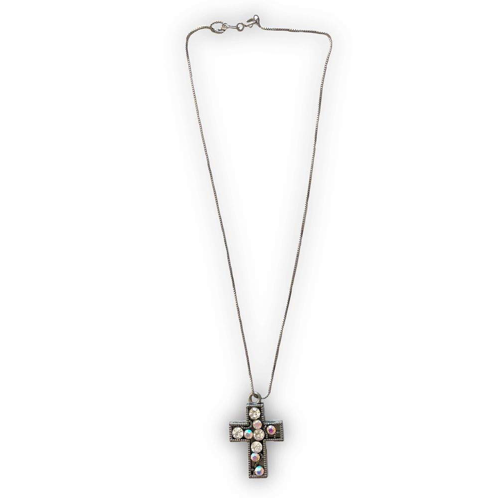Snyggt kors-hänge med ”diamanter” som glimrar vackert i solen! I fint skick! (halsbandet ingår ej, bara hänget). Accessoarer.