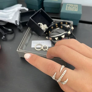 Marianilsdotter  - Intressekoll. Såå cool ”claw ring” ifrån märket Wos. Nyskick, ÄKTA SILVER. Säljer då jag köpt en ny liknande. Nypris: 1200kr  