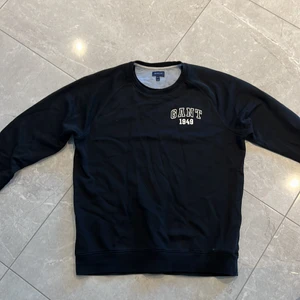 Gant hoodie - Gant hoodie  Storlek L Fint skick använd ett par fåtal gånger 