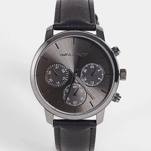 Helt ny svart asos klocka - Ett helt nytt svart armbandsur från ASOS. Ej använt och i nyskick! 