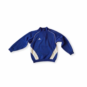 Adidas tröja  - As nice marinblå adidaströja💙 strl medium men skulle säga mer S 