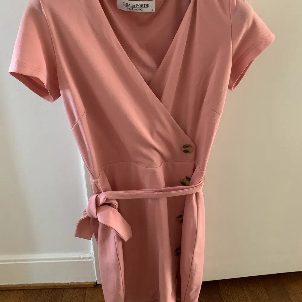 Jättefin rosa klänning från Bubbleroom strl s. Använd vid ett tillfälle  Nypris 399kr . Klänningar.