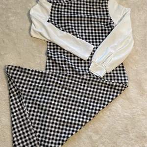 Svart, vit klänning  - En svart vit rutig klänning från Shein , den har bara användes en gång. 