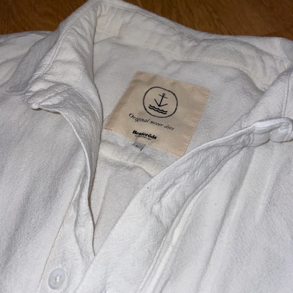 Snygg skjorta / blus från Resteröds. Har använt som oversize. Storlek L. . Skjortor.