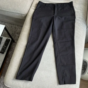 Kostymbyxor  - Svarta kostymbyxor från ZARA med slits, fint skick 