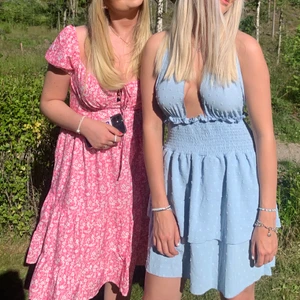 Klänning  - Blå klänning från shein som är öppen i ryggen, har ingen användning för längre 💙