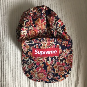 Supreme keps - Fint skick, knappt använd! 