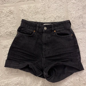 Jeansshorts  - Jeansshorts från hm, säljer för att dom har blivit för små