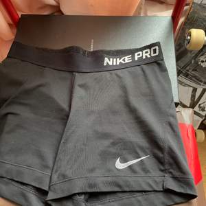 Nike PRO shorts, strl M, använt 3-5 ggr