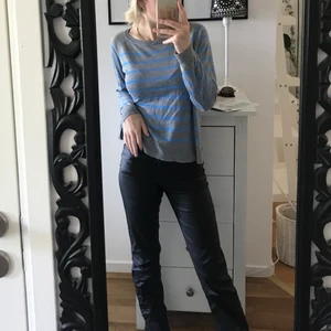 Zara  Tröja - Populär Zara tröja!! litet hål som knappt syns (3dje bild)  tror tröjan är slutsåld numera. pris går att diskuteras!!