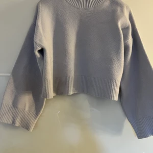 Stickad tröja  - Stickad tröja från zara i en jättefin babyblå färg. Jätteskönt och fint material. Storlek S💋