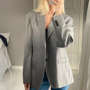 Kavaj - Säljer denna sjukt najs kavaj! Har redan en likadan, därav kommer denna inte komma till användning och behöver ett nytt hem💗💗postar spårbart 51kr