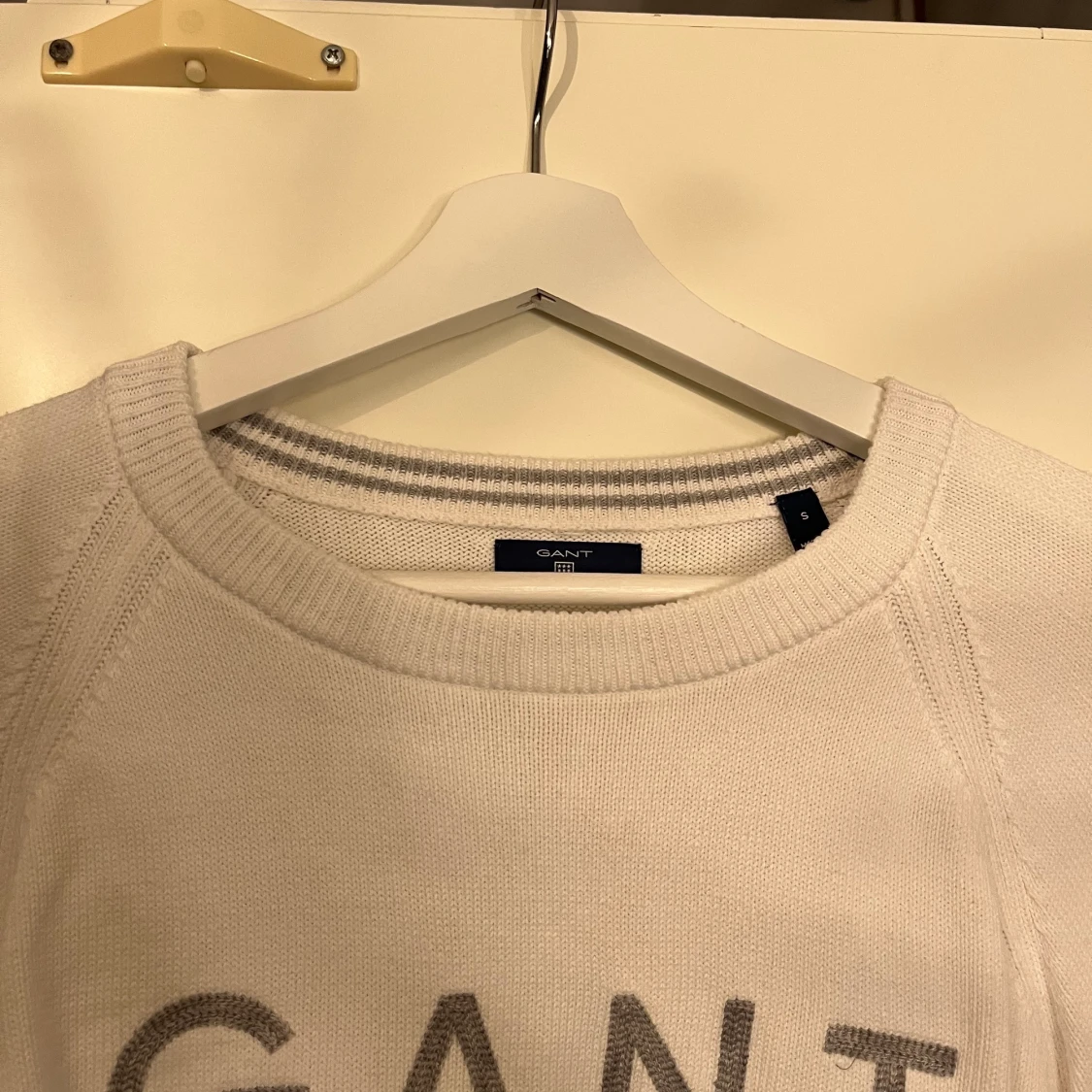 En liten tjockare tröja  - 90