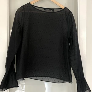 ⚫️ Prickig blus ⚫️ - Genomskinlig blus, som ny! 🖤