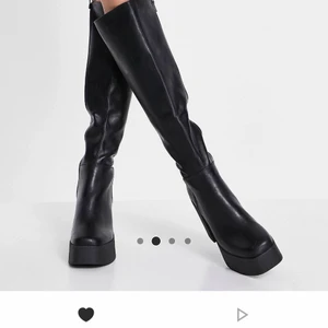 Intressekoll  - Funderar på att sälja mina nya skor från ASOS. Har bara användt en gång, men tycker att dom sitter lite tajt runt mina vader.