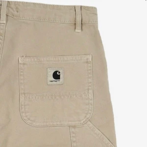 Carhartt byxor - Carhartt byxor köpta på Hollywood för ca 1000kr. Endast använt ett fåtal gånger så i mycket bra skick! Jag är 166 cm lång, kan skicka fler bilder om det önskas💕