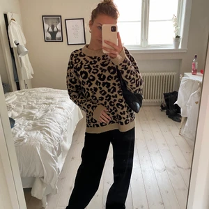 Leopard stickad tröja  - Som ny❤️