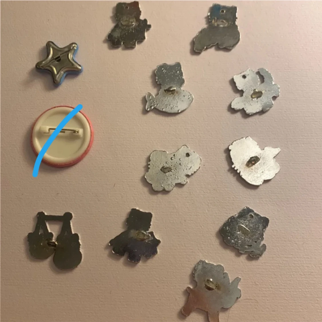 Hello Kitty pins och charms - 90