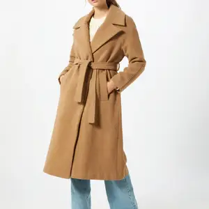 Säljer denna fina bruna kappan ifrån Rut & circle i storlek M 